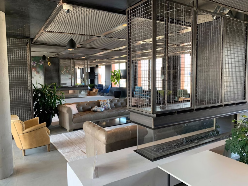 Flame Lounge - Image 5