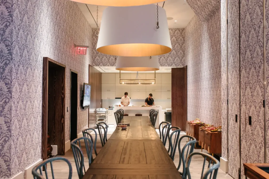 19 Dutch - Dining Room