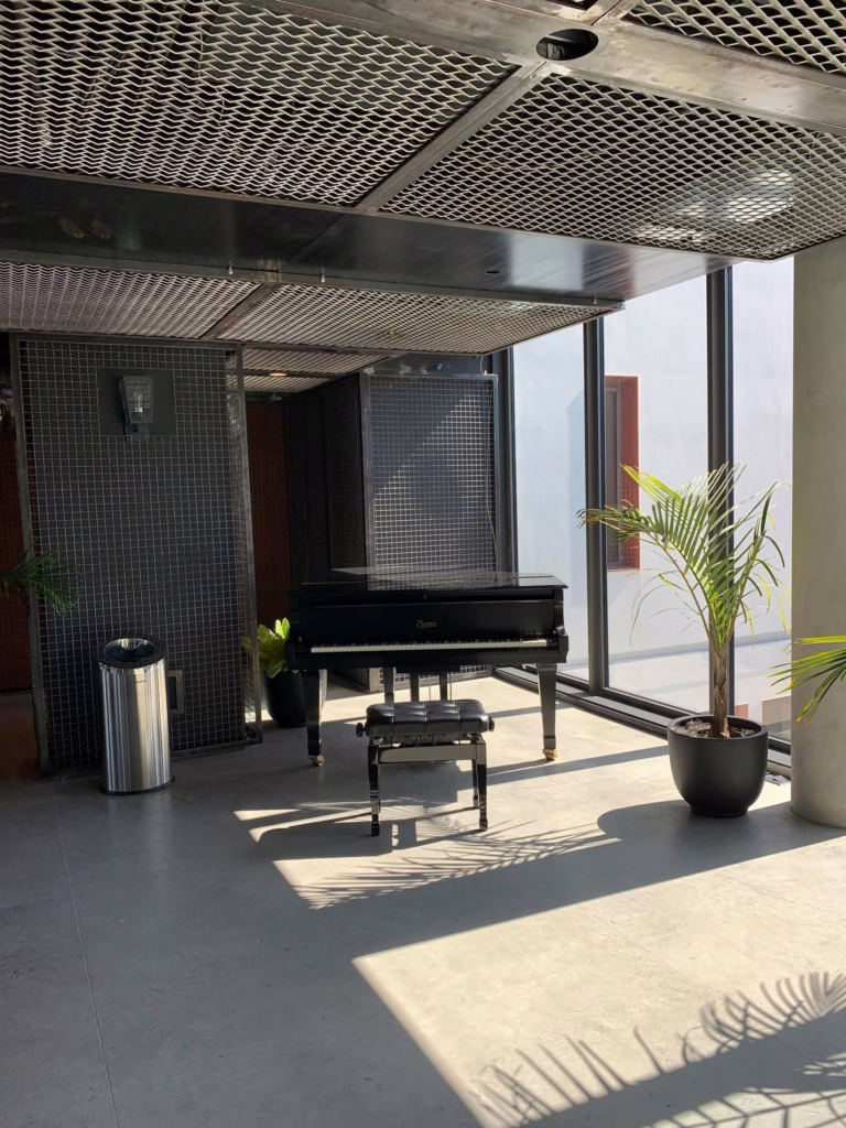 Flame Lounge - Image 2